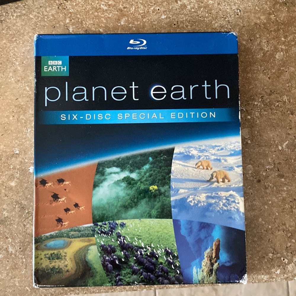 BBC award winning Planet Earth 6 blu ray set. Perfect.